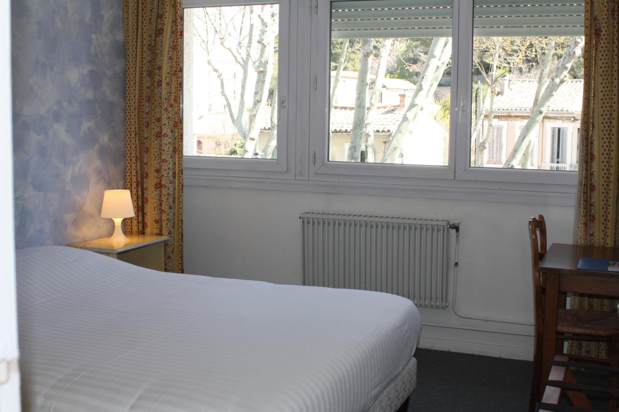 Logis Hotel Du Midi Salon-de-Provence Dış mekan fotoğraf
