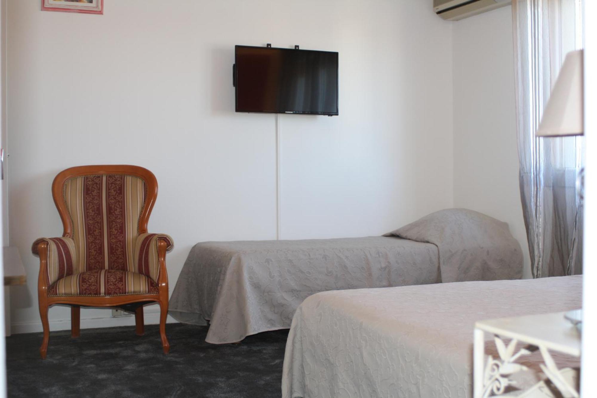 Logis Hotel Du Midi Salon-de-Provence Dış mekan fotoğraf