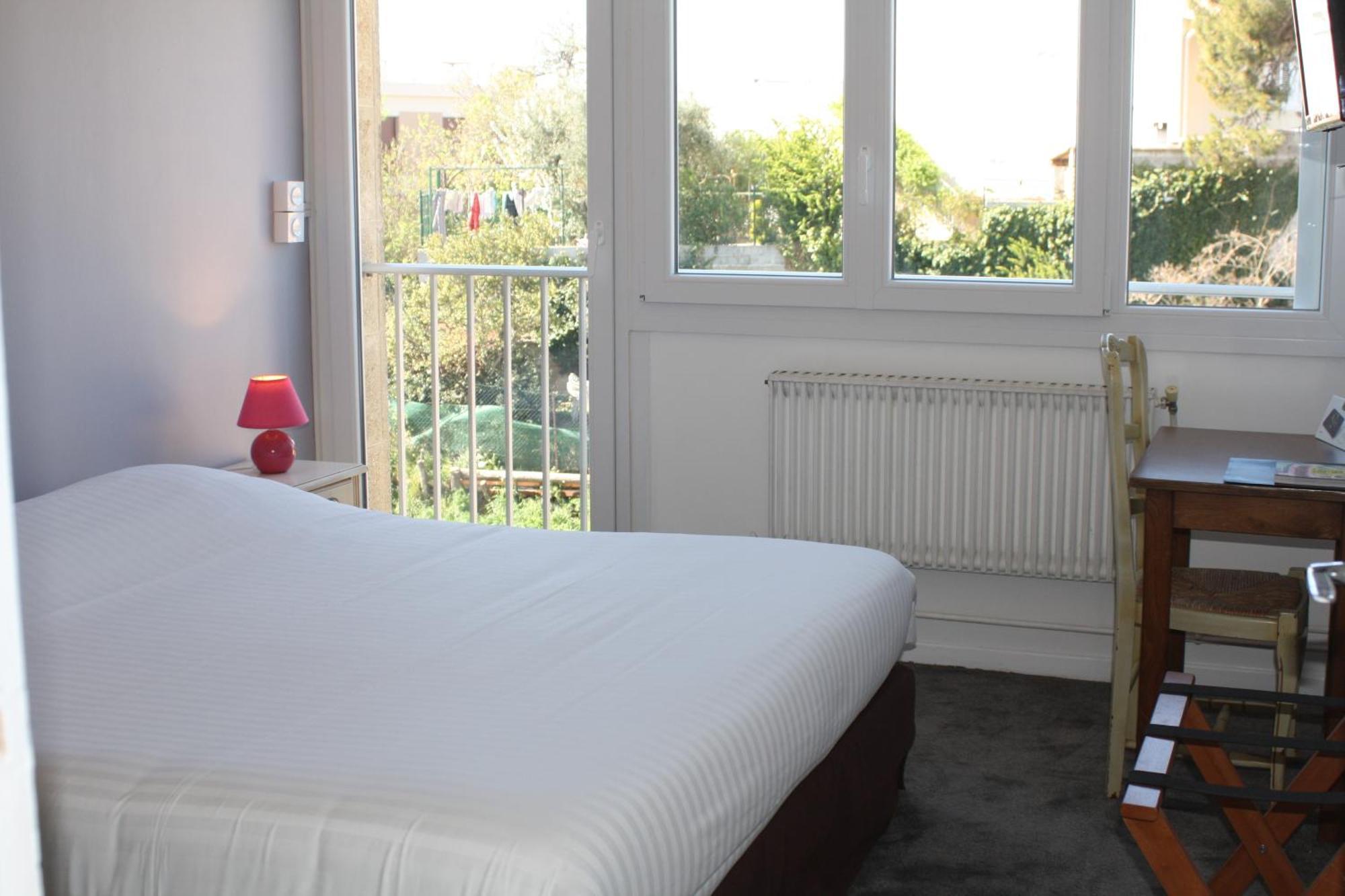 Logis Hotel Du Midi Salon-de-Provence Dış mekan fotoğraf