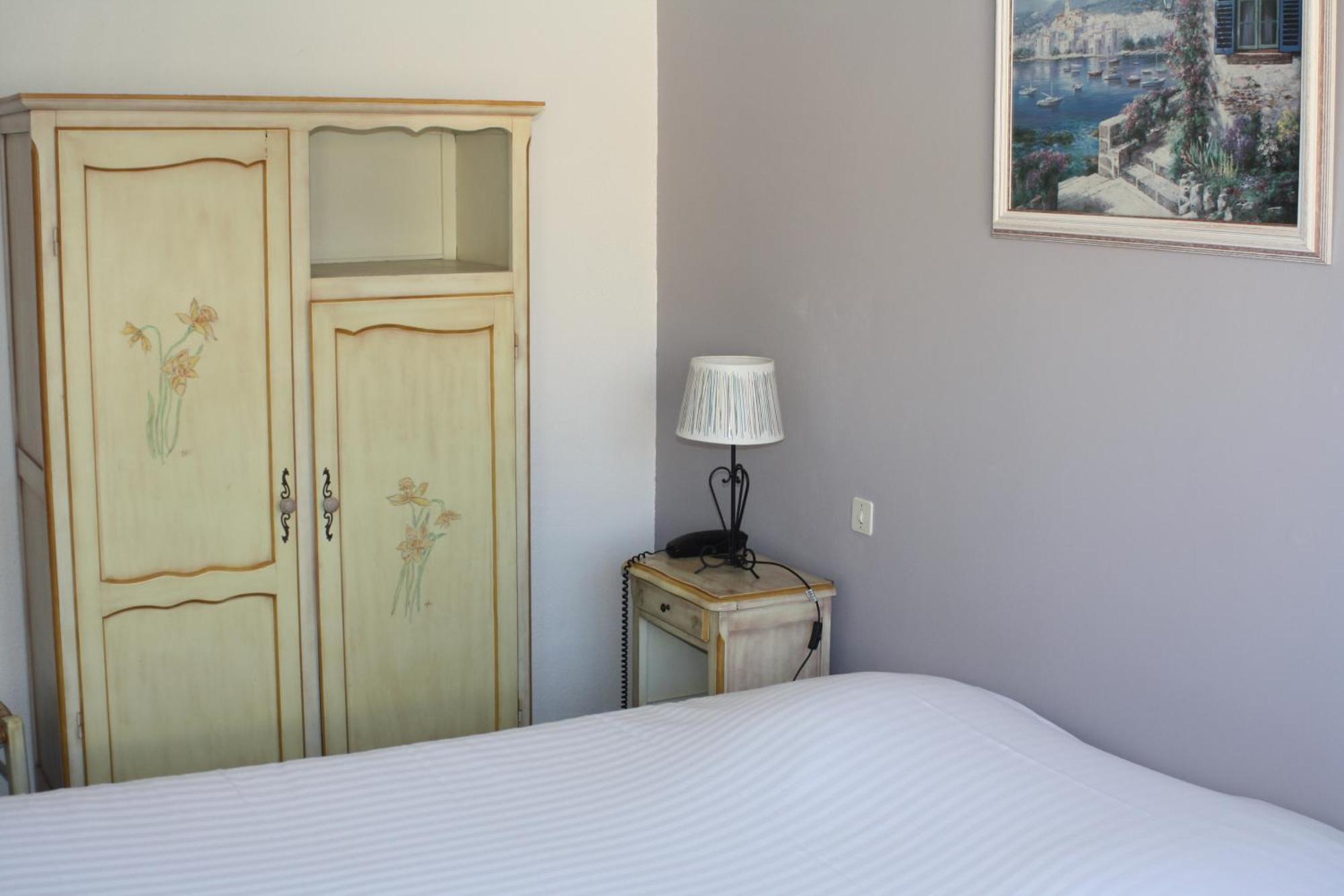 Logis Hotel Du Midi Salon-de-Provence Dış mekan fotoğraf