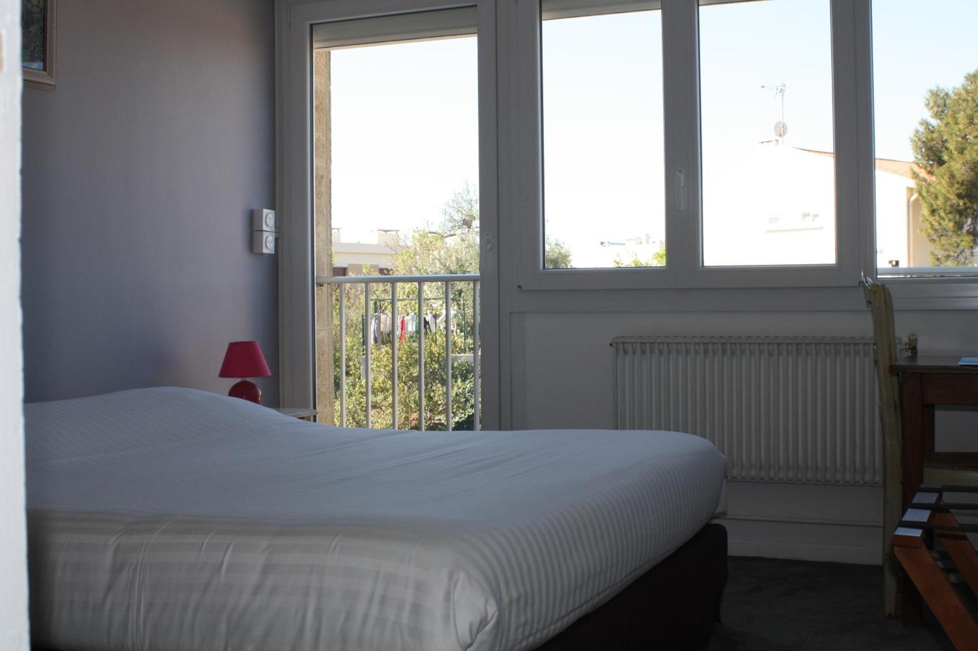 Logis Hotel Du Midi Salon-de-Provence Dış mekan fotoğraf