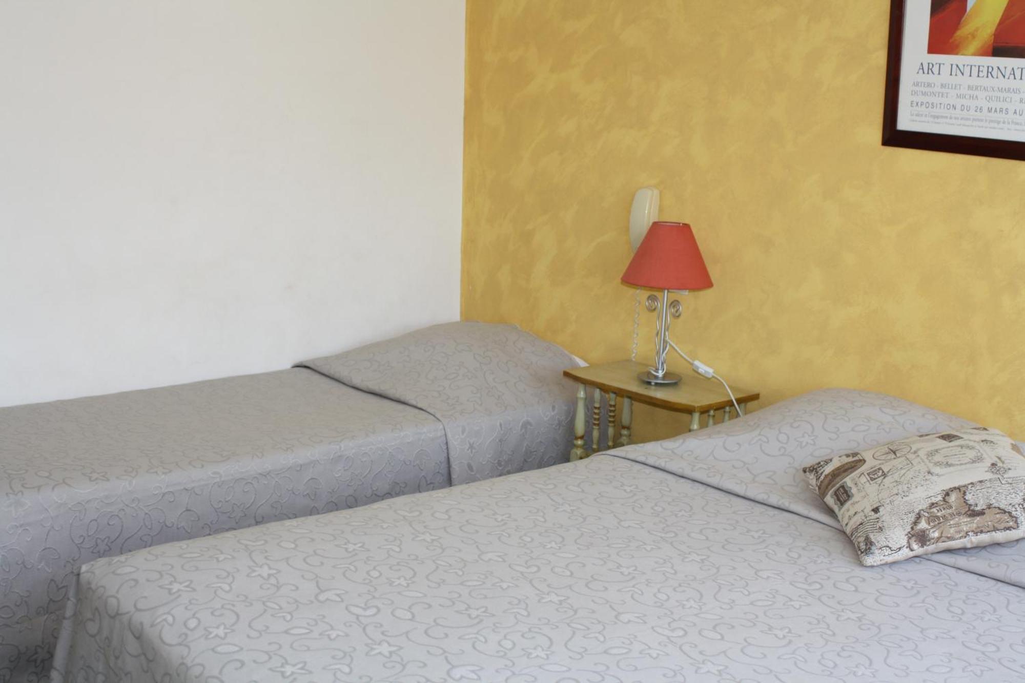 Logis Hotel Du Midi Salon-de-Provence Dış mekan fotoğraf