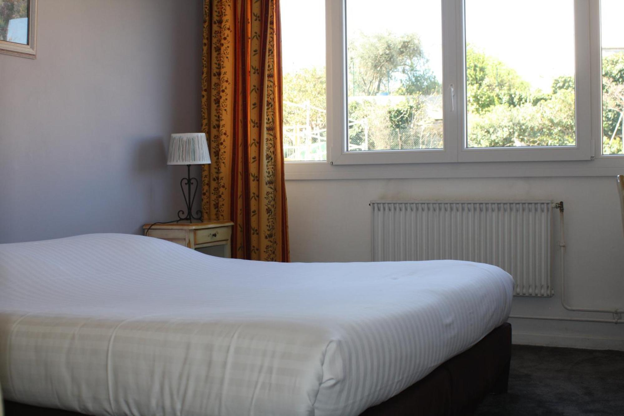 Logis Hotel Du Midi Salon-de-Provence Dış mekan fotoğraf