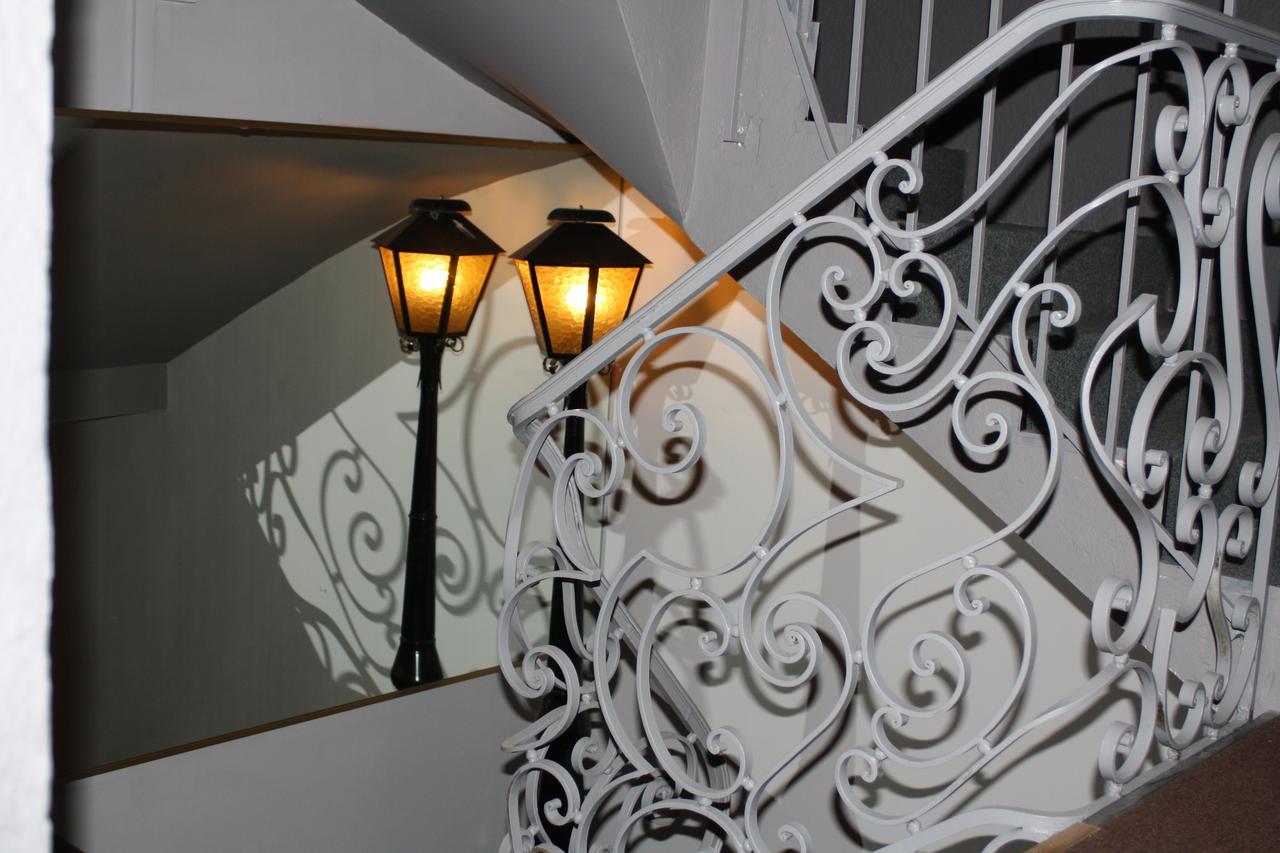 Logis Hotel Du Midi Salon-de-Provence Dış mekan fotoğraf