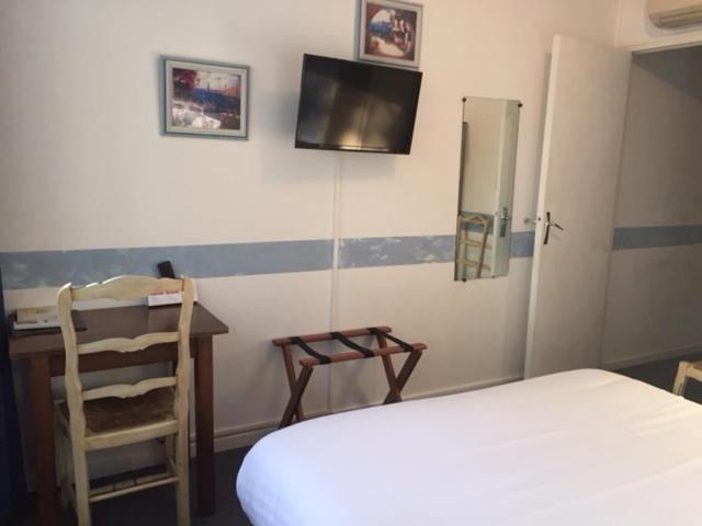 Logis Hotel Du Midi Salon-de-Provence Dış mekan fotoğraf