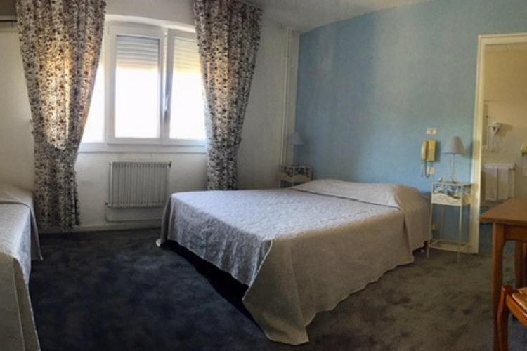 Logis Hotel Du Midi Salon-de-Provence Dış mekan fotoğraf