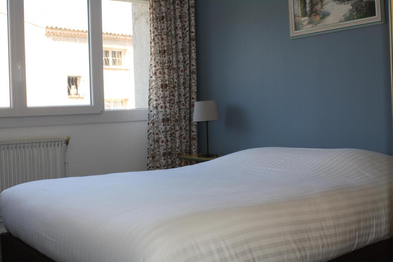 Logis Hotel Du Midi Salon-de-Provence Dış mekan fotoğraf