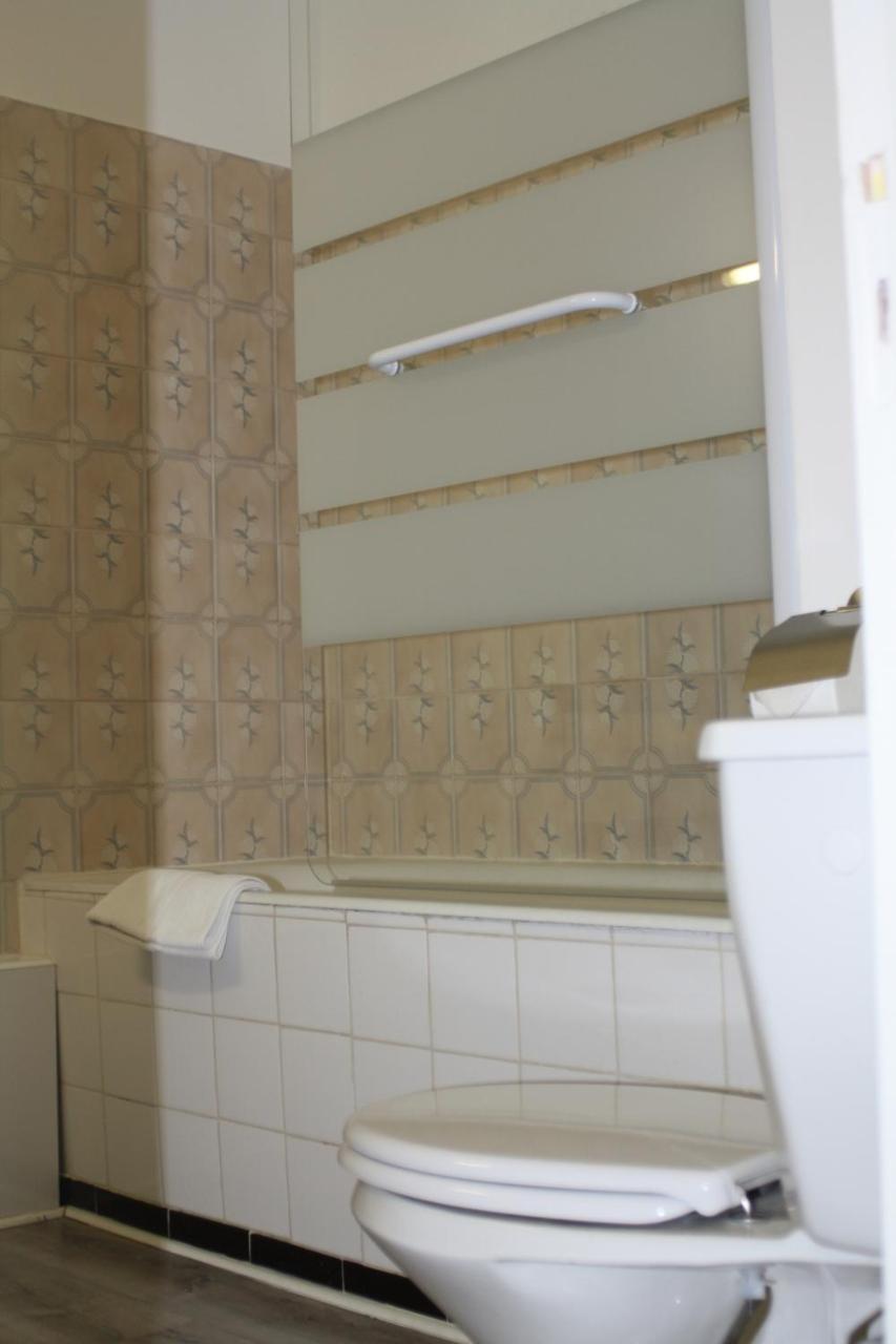 Logis Hotel Du Midi Salon-de-Provence Dış mekan fotoğraf